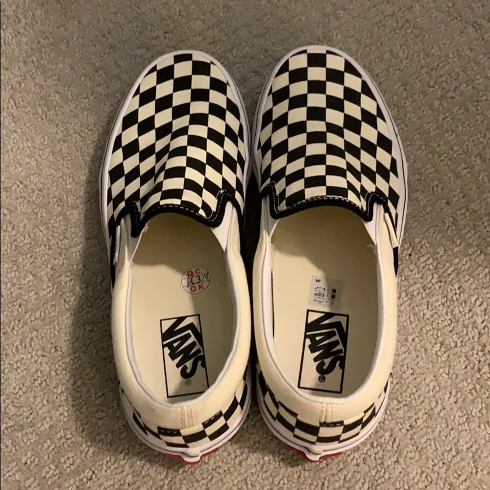Women’s 8.5 checkered vans